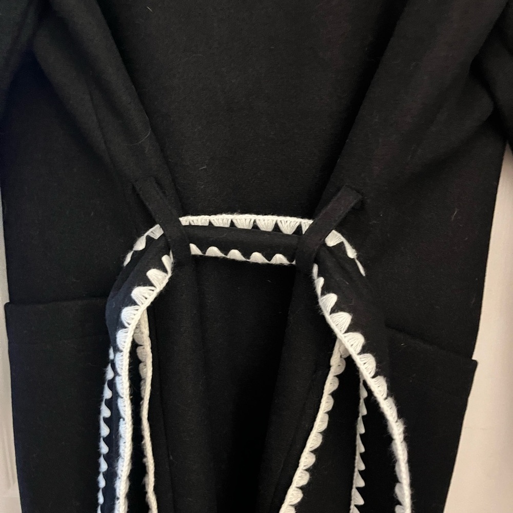 Chic Black Coat with White Trim - Picture 9 of 10